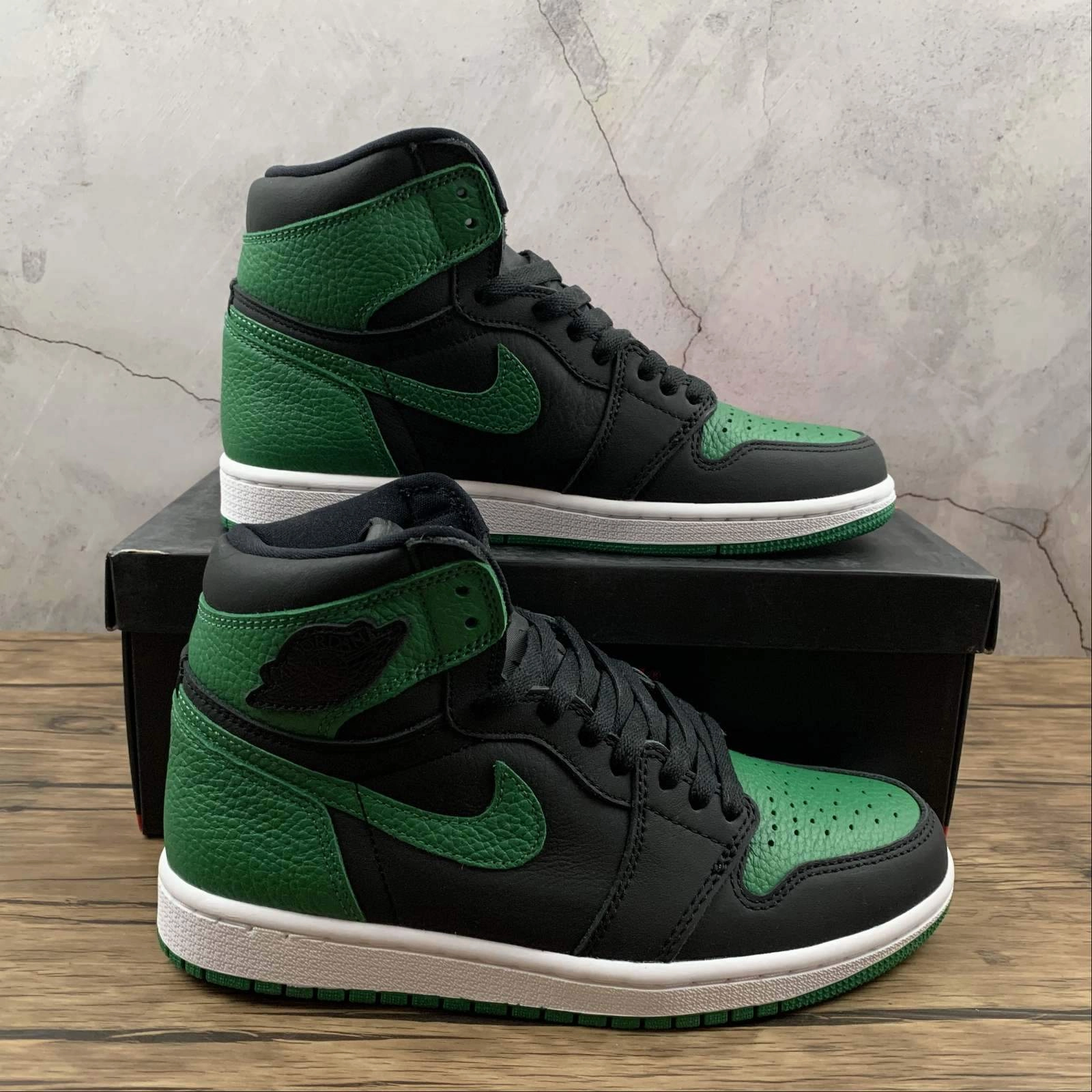 Air Jordan 1 Retro High OG Black Pine Green-White-Gym Red 555088-030 Full-Support