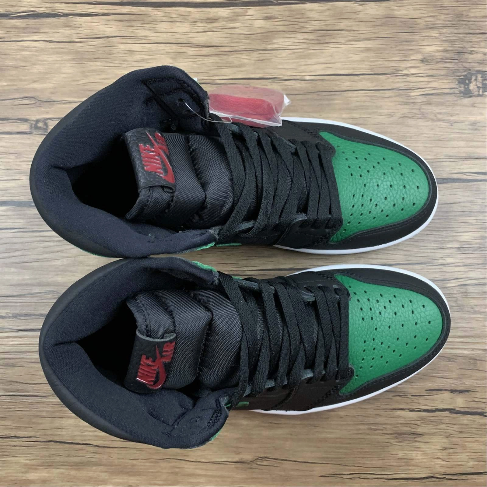 Air Jordan 1 Retro High OG Black Pine Green-White-Gym Red 555088-030 Slip-resistant durability