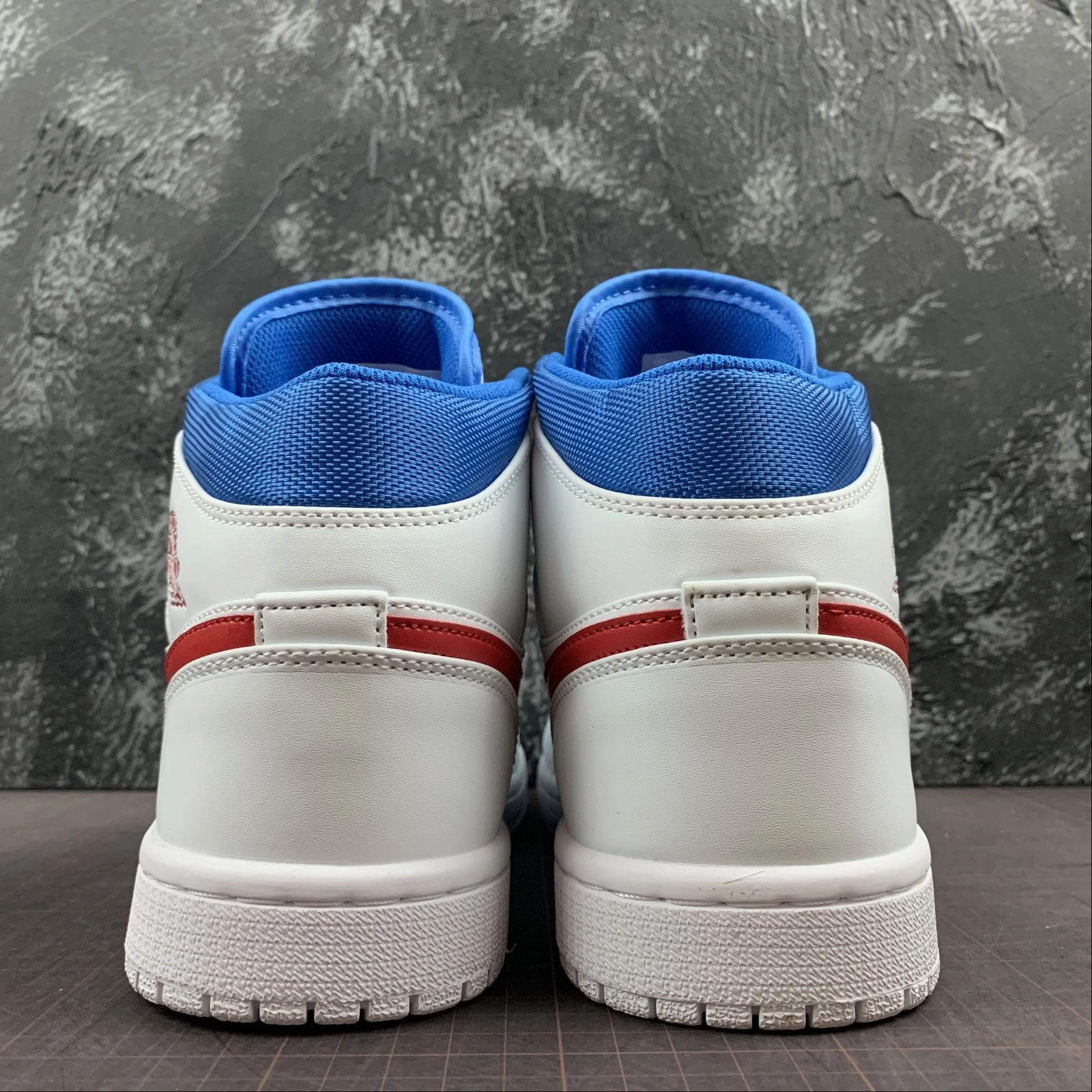 Slim performance Air Jordan 1 Mid React 554724-116