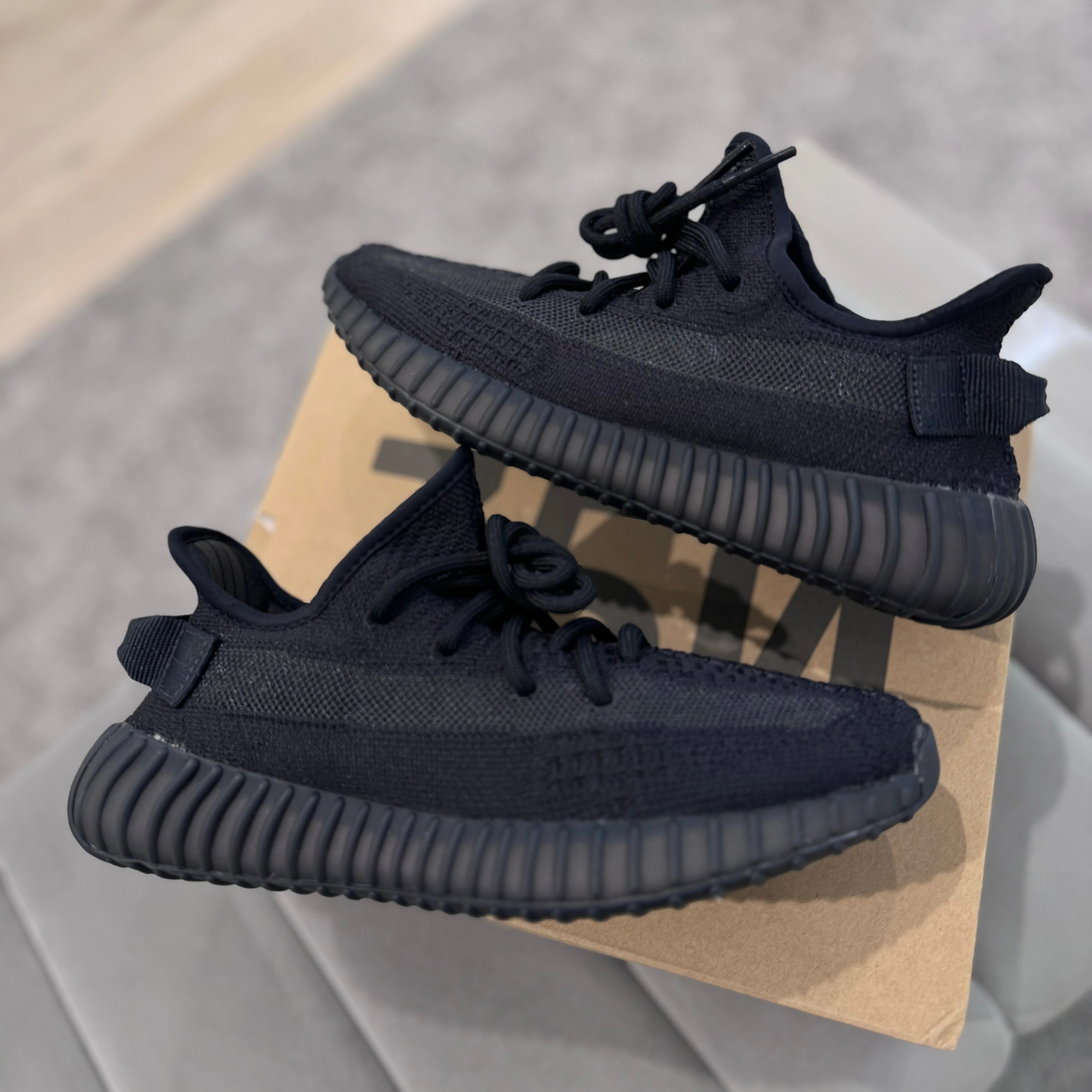 YEEZY 350 V2 'ONYX' No Hassle