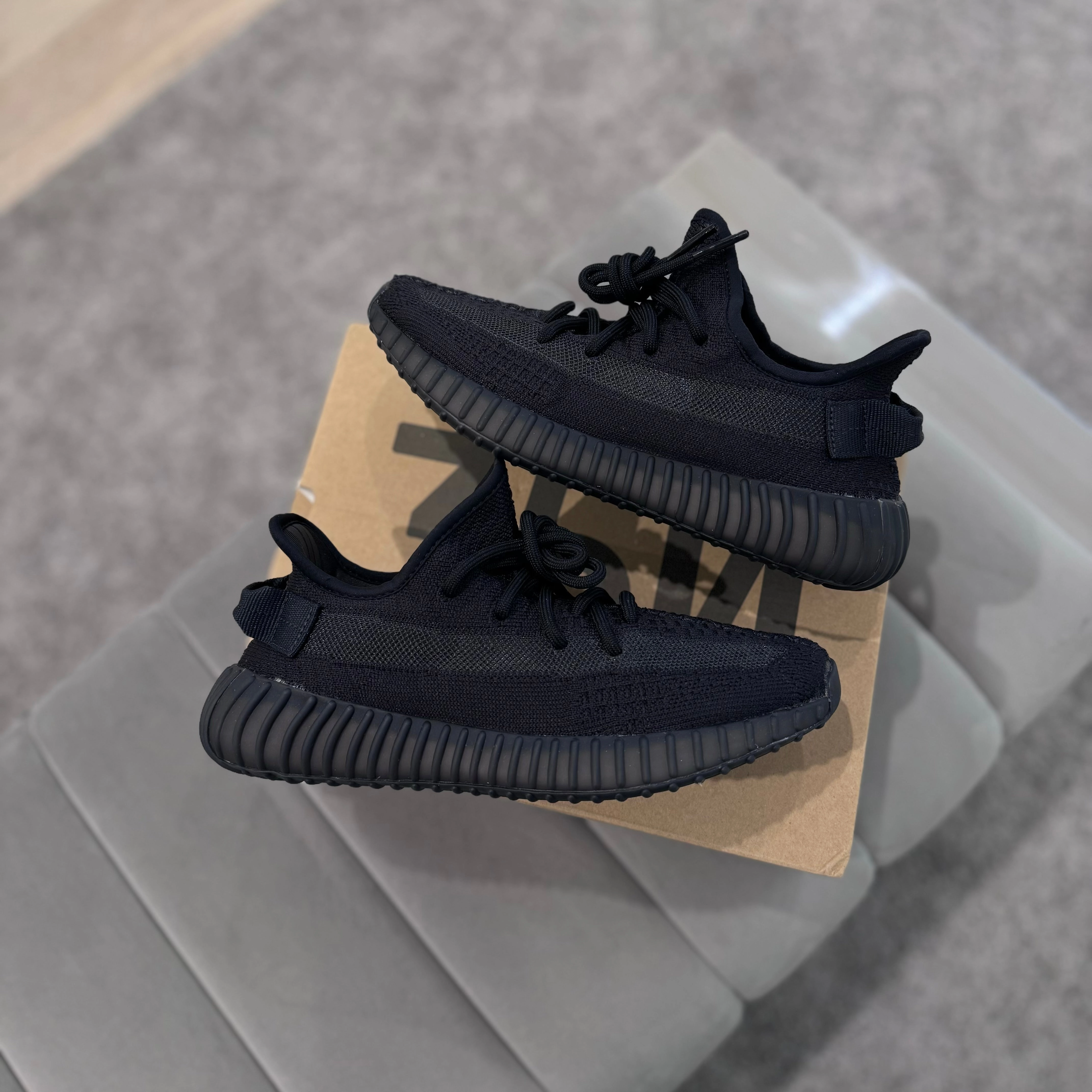 Lace   Up Design Stable Stride YEEZY 350 V2 'ONYX'