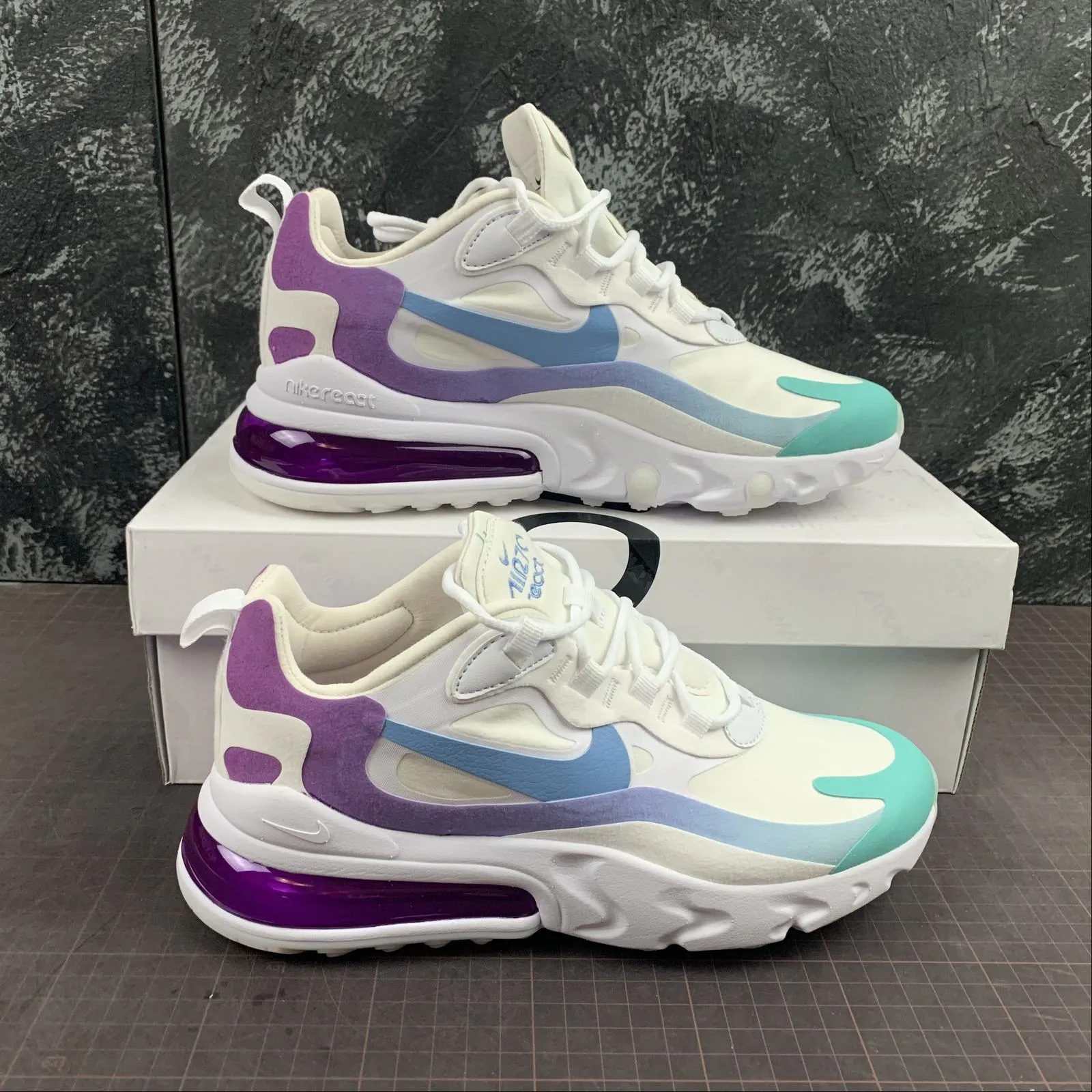 Reflective - details Air Max 270 React Gradient Shift AT6174-102