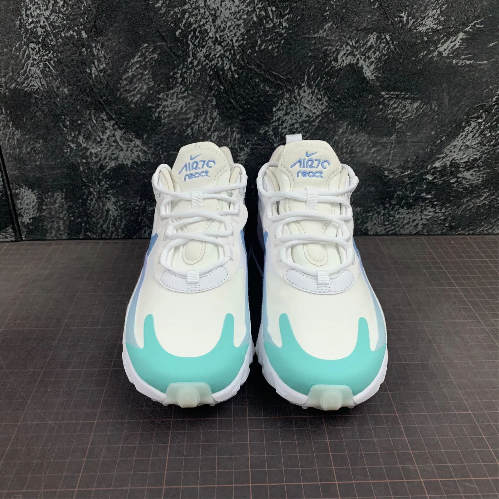 speed - training endurance runners Air Max 270 React Gradient Shift AT6174-102