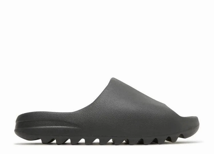 Yeezy slide Onyx Low Maintenance