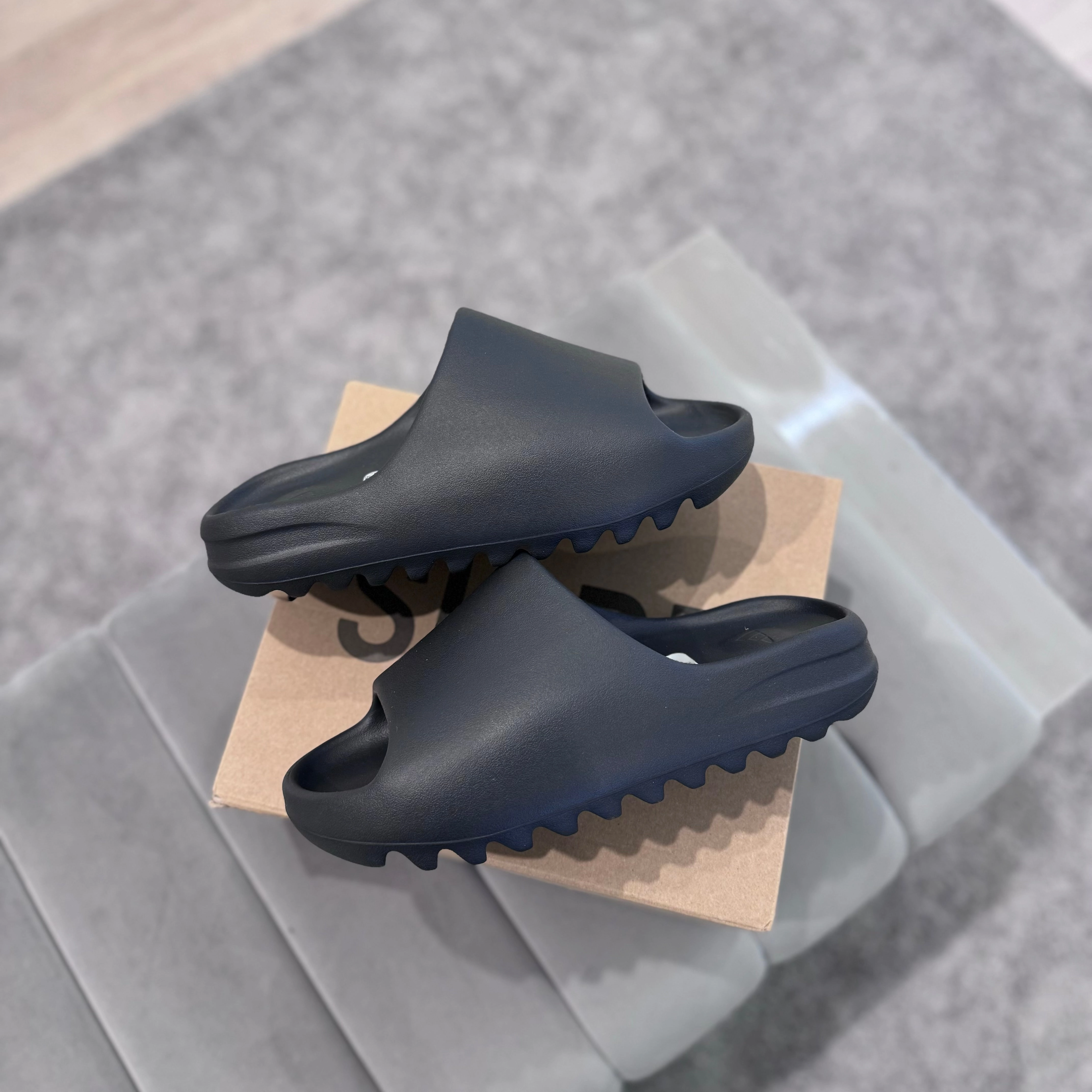 Stretchable Fabric Comfort collar YEEZY SLIDE 'ONYX'