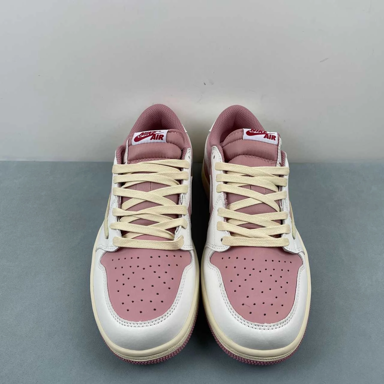 Travis Scott x Air Jordan 1 Low OG Pink Beige Red DM7866-600 Sneaker Care Low Top