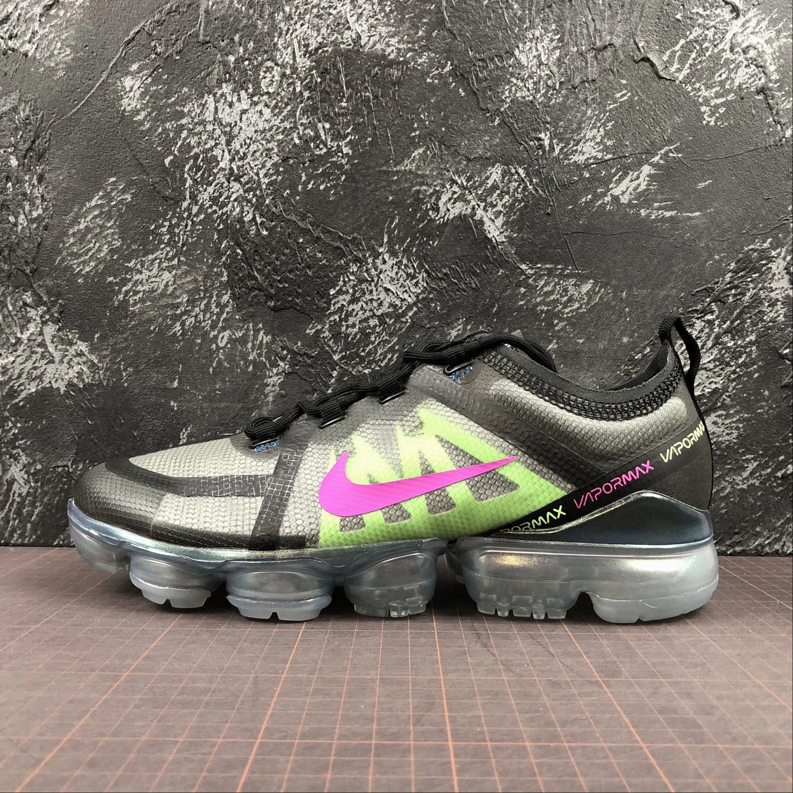 High Mileage Bouncy midsole Air VaporMax 2019 Premium Active Black Fuchsia Photo Blue AT6810-001