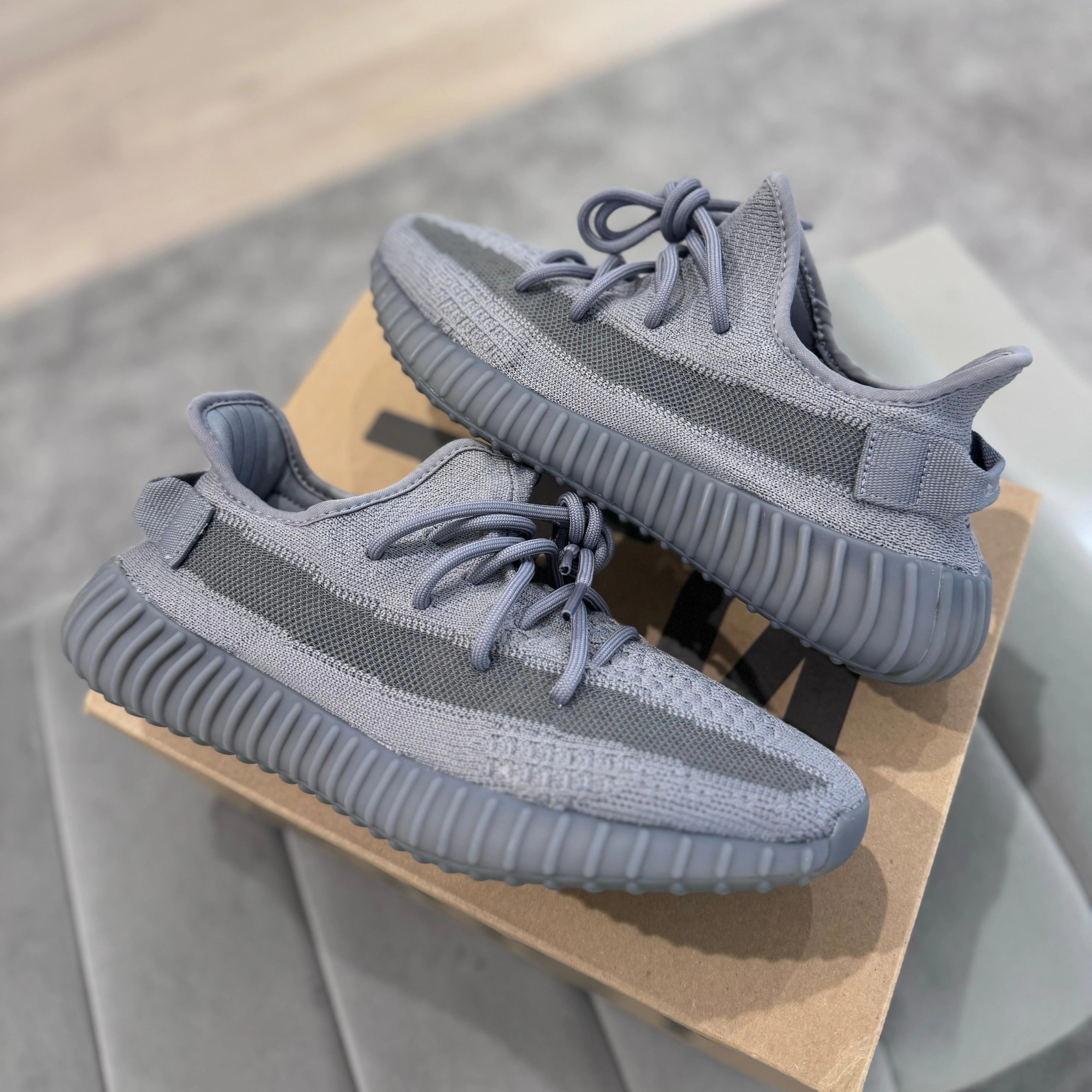 Bright Pop YEEZY 350 'STEEL GREY??