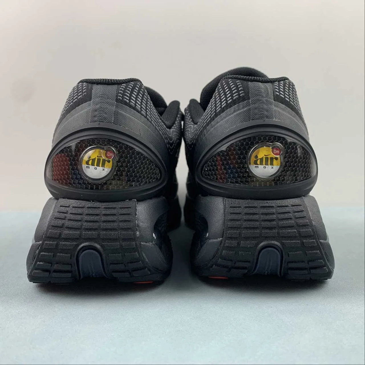 Air Max Dn Volt Black White Cool Gray Pure Platinum DV3337-002 triple - strap shoes running for a challenge