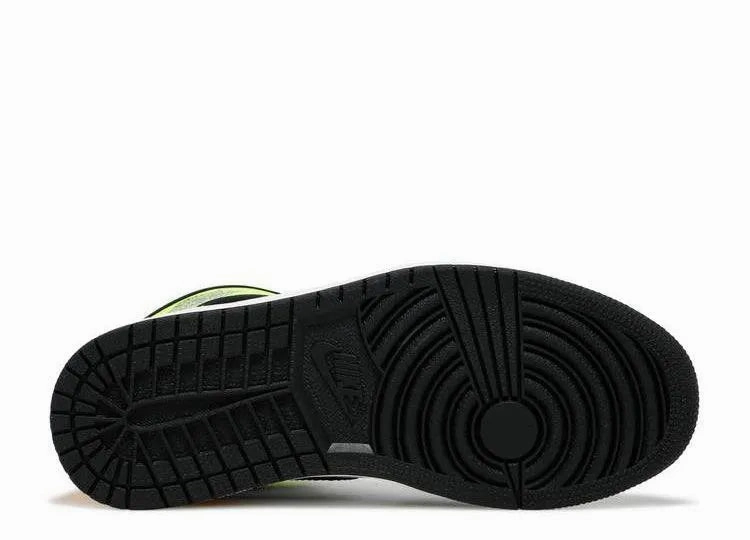 Air Jordan 1 High Volt Universtity Gold Street Mode Wear Often