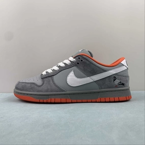 Jeff Staple x Dunk SB Low Staple NYC Pigeon Medium Grey White Dark Grey 304292 011 Indoor Training