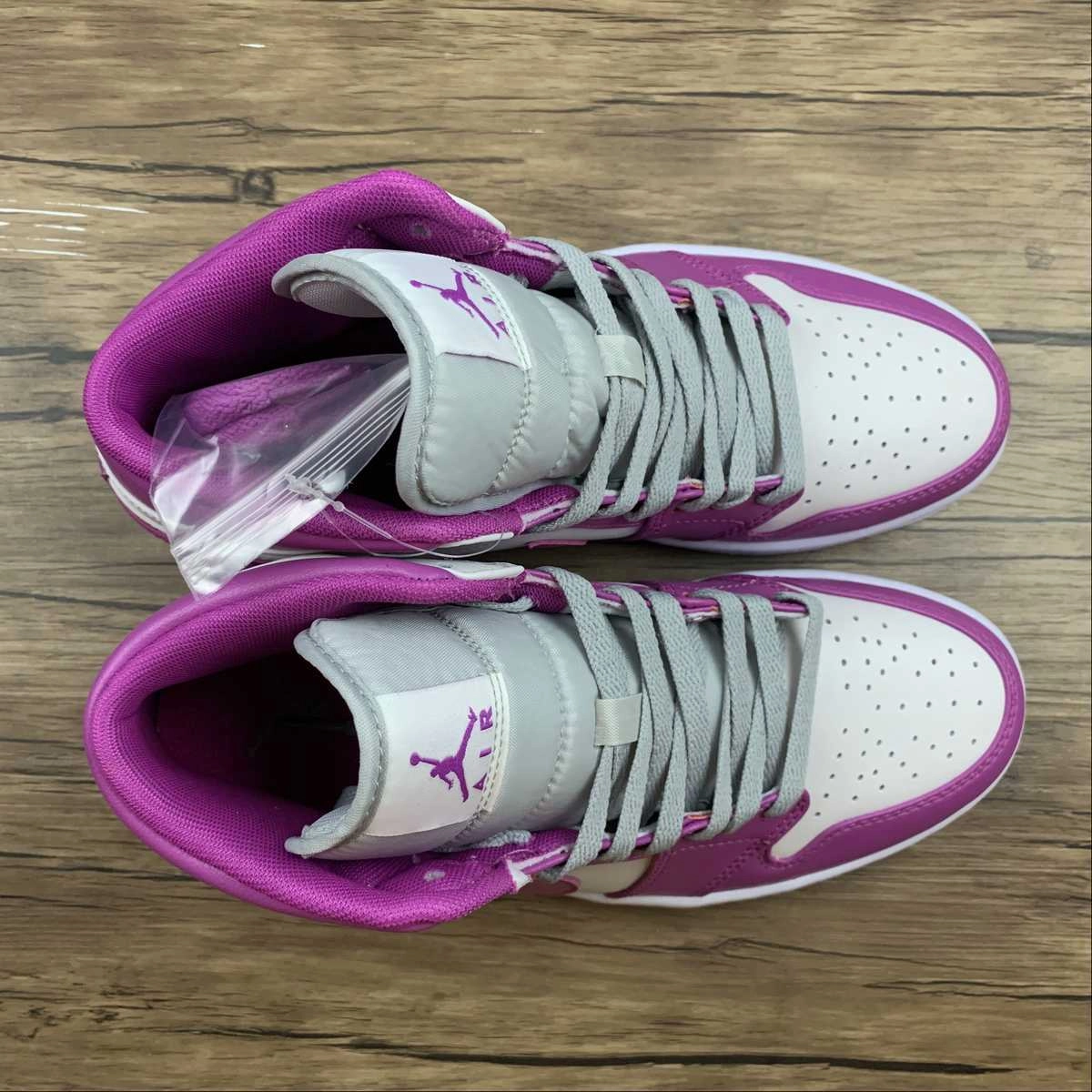 Clean Shape Ventilation Perforation Systems Air Jordan 1 Mid Purple Gray