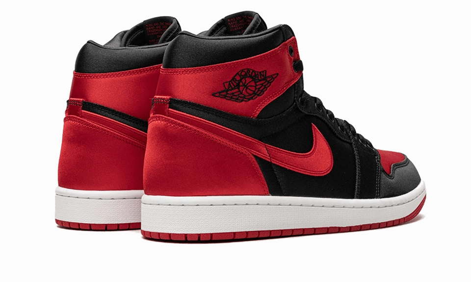 Air Jordan 1 Retro High OG Satin Bred Travel Light