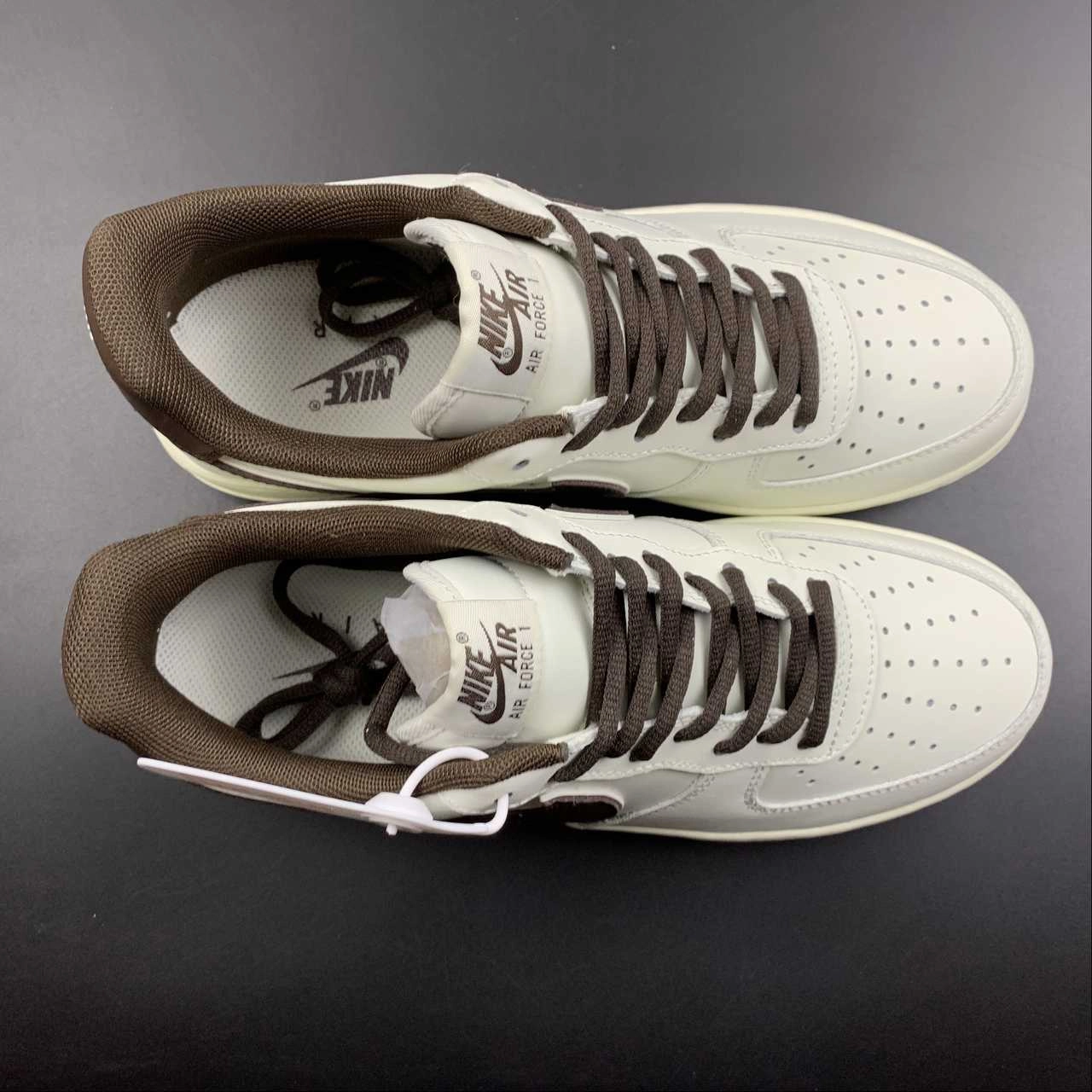 Air Force 1 07 Low NYC Beige Dark Red Black CM9612-023 Foot alignment