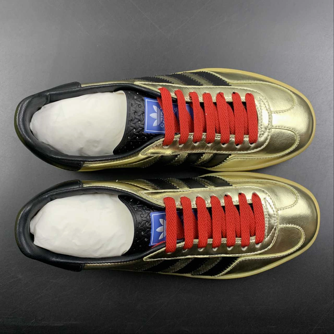 arch - support - system shoes Adidas x Gucci Gazelle Metallic Gold Leather
