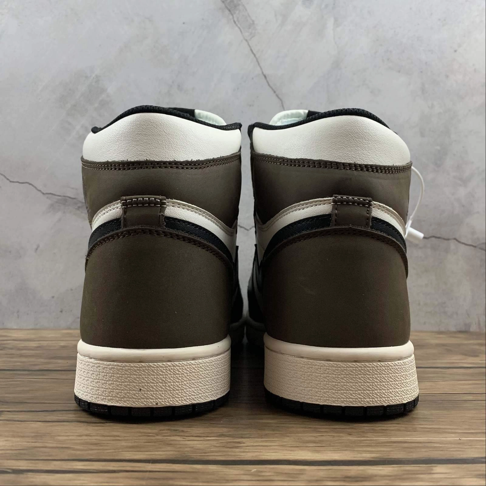Air Jordan 1 Retro High OG Sail Black Dark Mocha-Black 555088-105 Work Day Zero Grip Failure