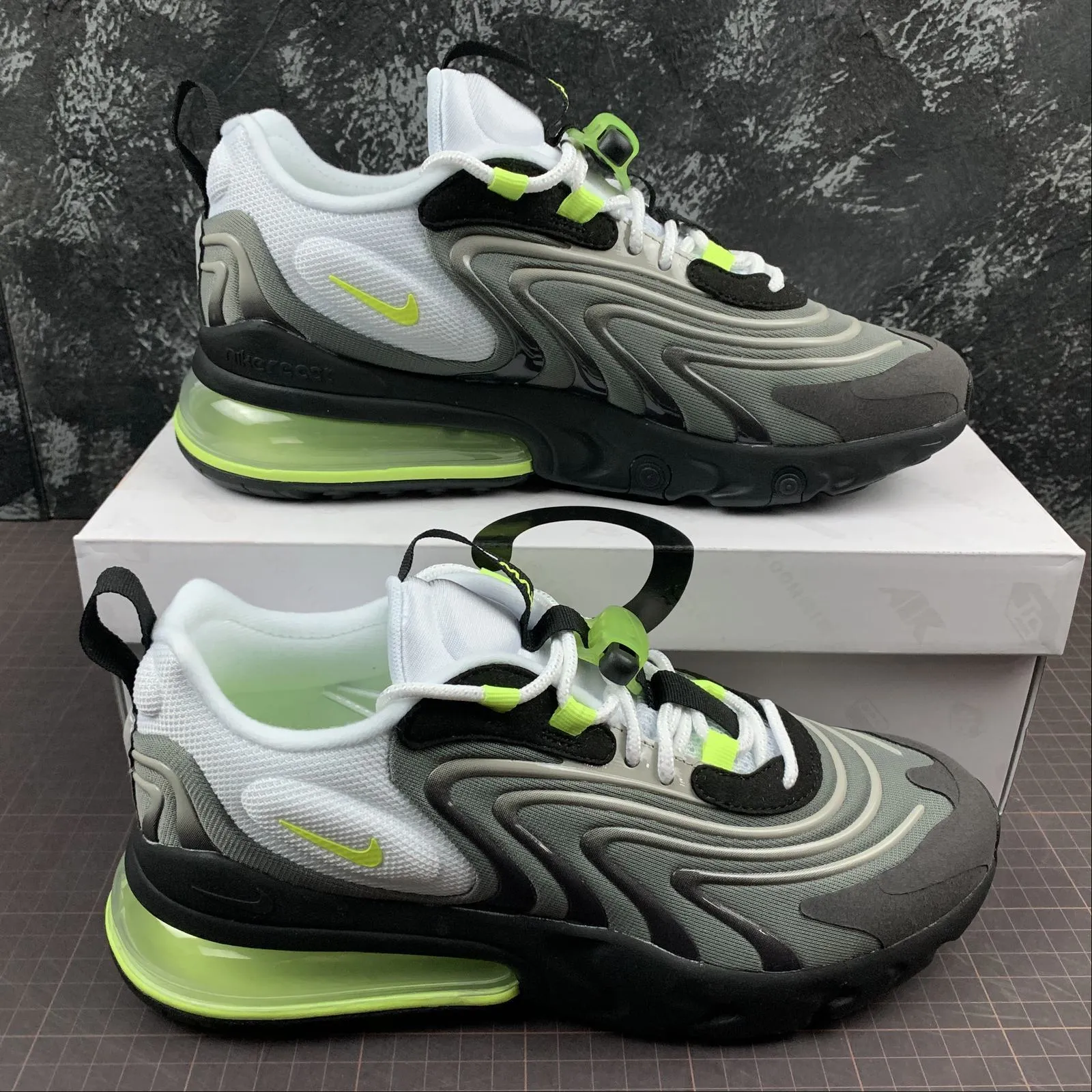 Fun run Air Max 270 React ENG Dust Volt-Dk Pewter-Medium Ash CW2623-001