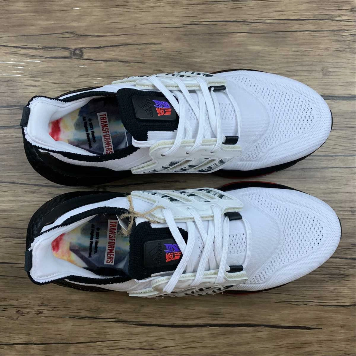 Fabric Upper Adidas UltraBoost 22 White Black GW1915