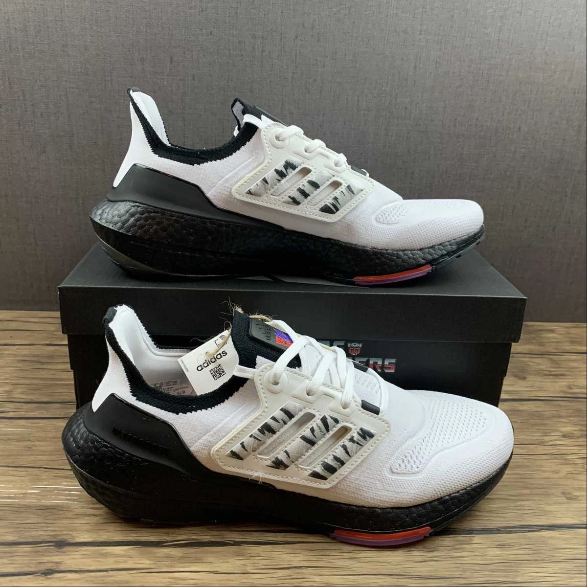 Ankle friendly Adidas UltraBoost 22 White Black GW1915