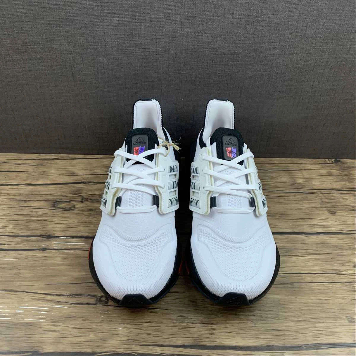 Adidas UltraBoost 22 White Black GW1915 Noise   Reducing Flexible Fit