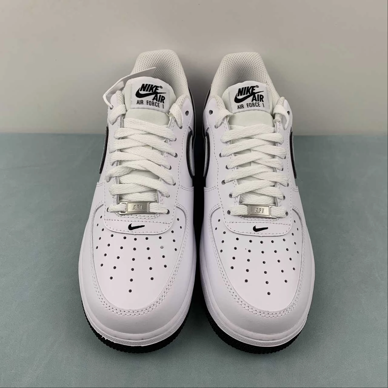 Air Force 1 07 Low White White-Black DV0788-103 Pose Time Foot Shape