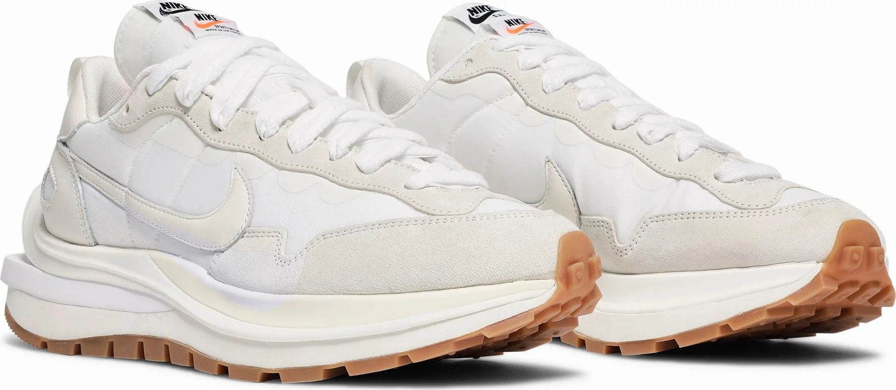 color run running wear Nike Sacai VapourWaffle Sail Gum