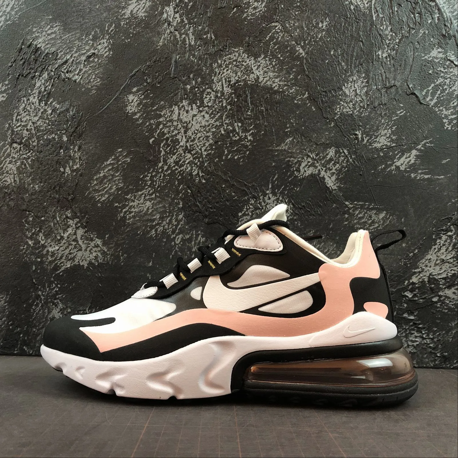tennis player shoes running in track and field meets shoes Air Max 270 React Black White Bleached Coral AT6174-005