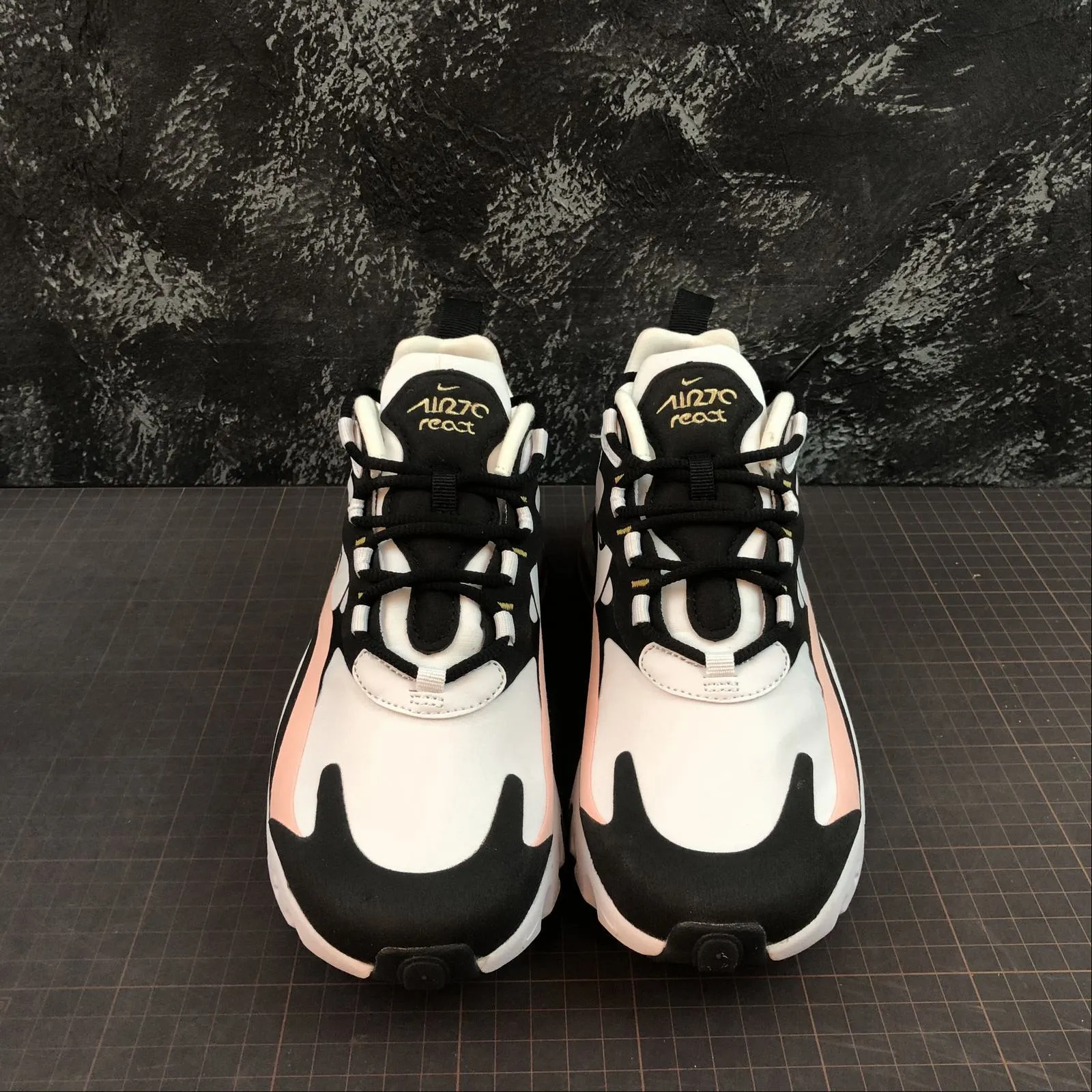 Asphalt running diamond - design shoes Air Max 270 React Black White Bleached Coral AT6174-005