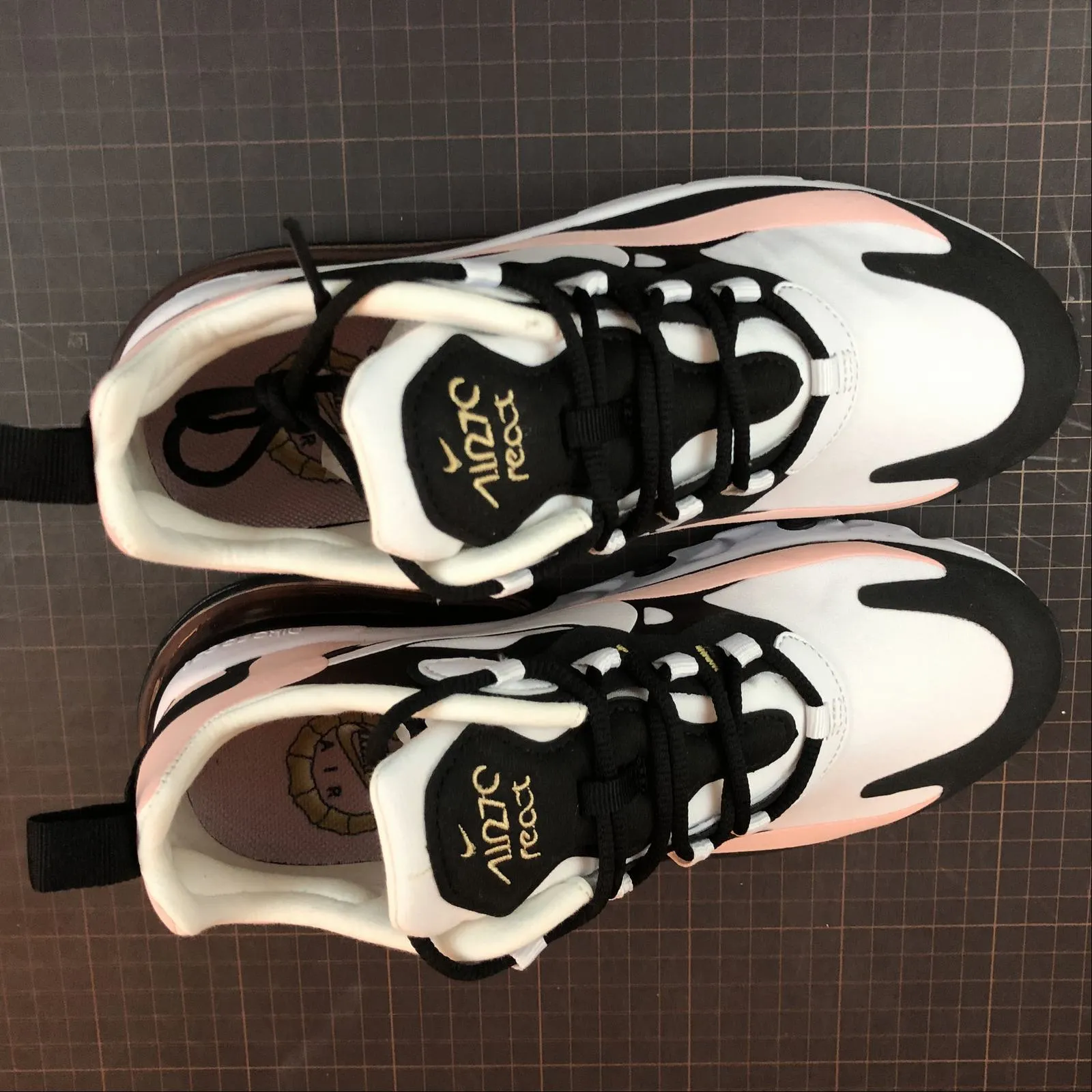 seamless upper running shoes Air Max 270 React Black White Bleached Coral AT6174-005