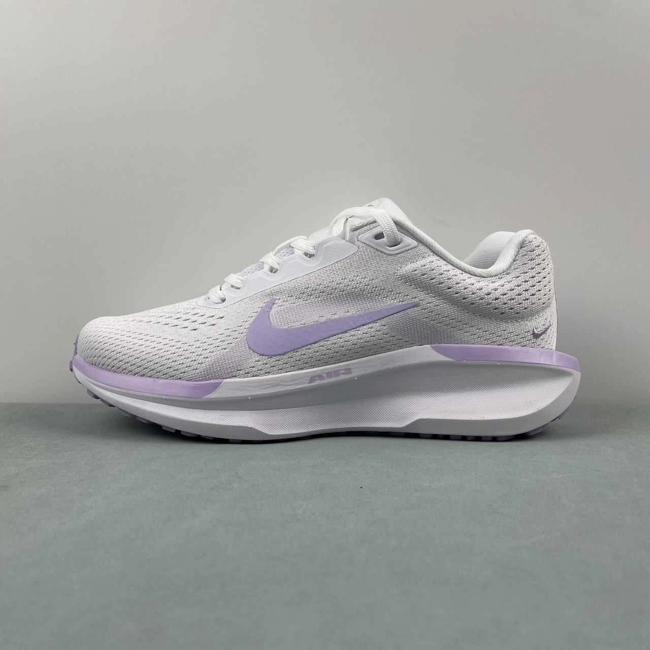 Seamless Toe box allows natural toe spread without compression Air Winflo 11 White Lilac Flower FJ9510-101