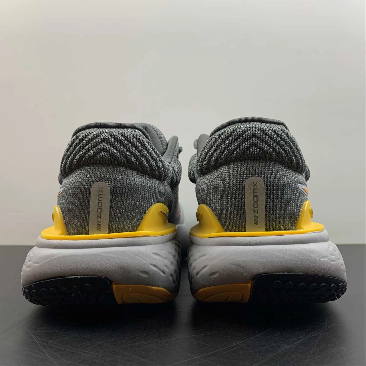 Dual-density foam balances comfort and response ZOOMX Invincible Run FK 2 Grey Orange DH5425-002