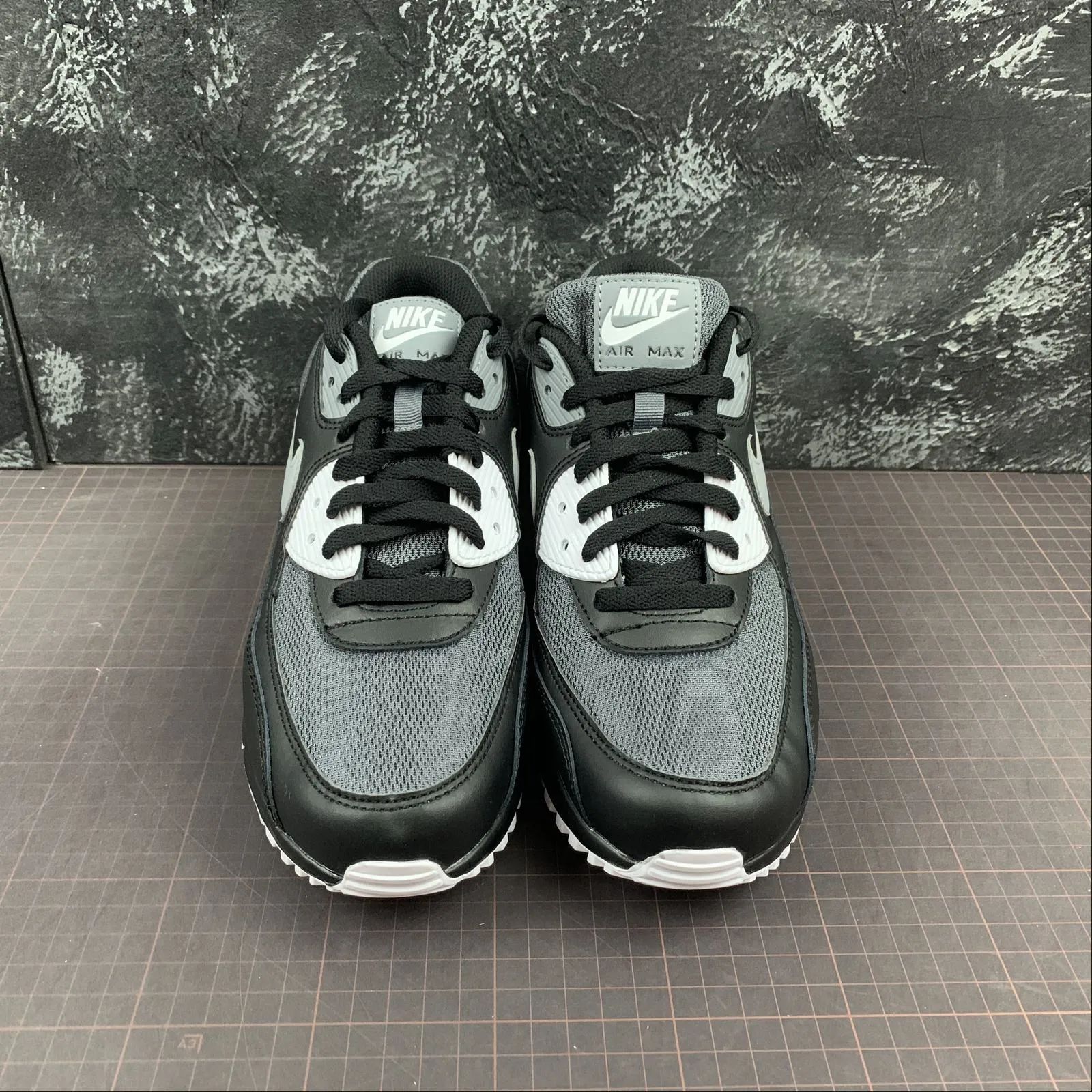 running for agility Air Max 90 Essential Black Wolf Grey-Dark Grey AJ1285-003