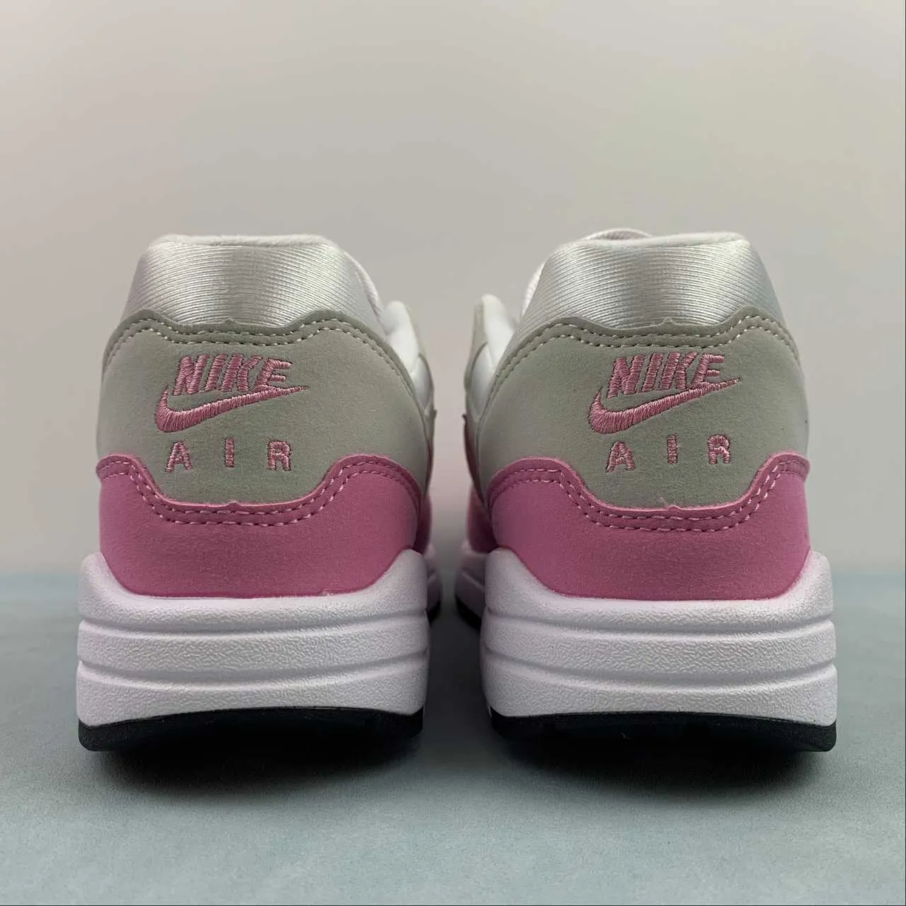 running on hard surface Road grip Air Max 1 Neutral Grey Fuchsia Dream White Black DZ2628-001