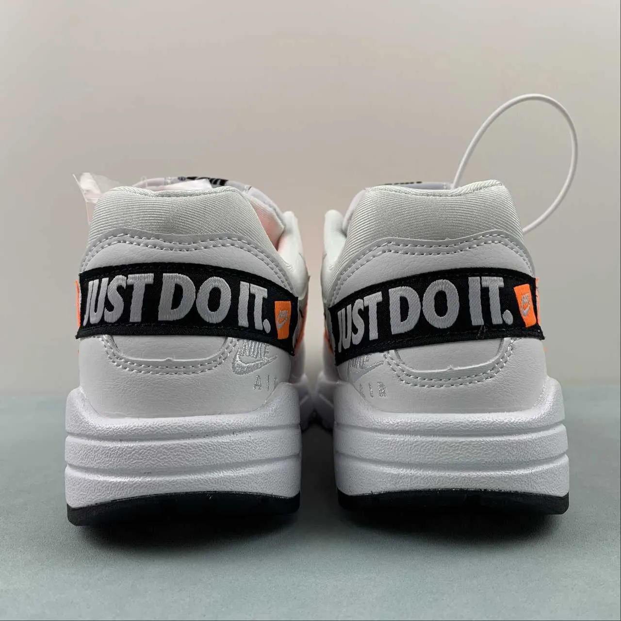 ergonomic - design - efficiency shoes Insoles Air Max 1 SE Just Do It White Orange AO1021-100