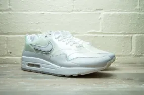 weight - conscious shoes recycled - material - feature shoes Nike Air Max 1 SNKRS Day White DA4300 100