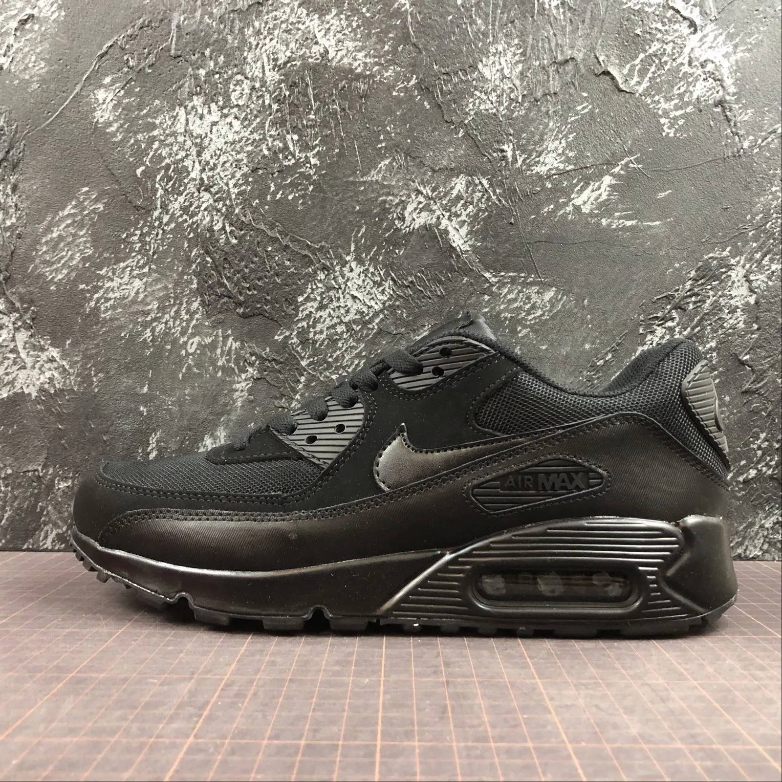 Air Max 90 Essential Triple Black 537384-090 leather - upper - feature shoes sprinting running choice