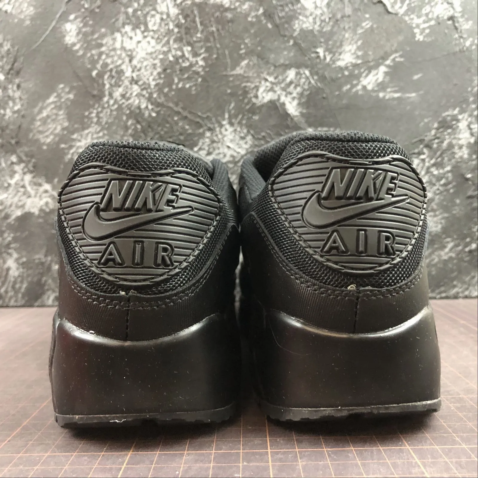 elastic materials Non Marking Outsole Air Max 90 Essential Triple Black 537384-090