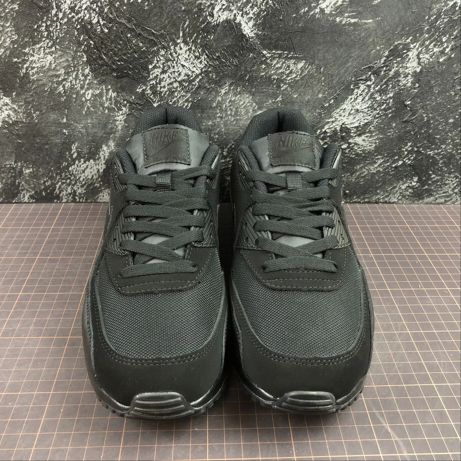 Air Max 90 Essential Triple Black 537384-090 Gym Training Grass - running