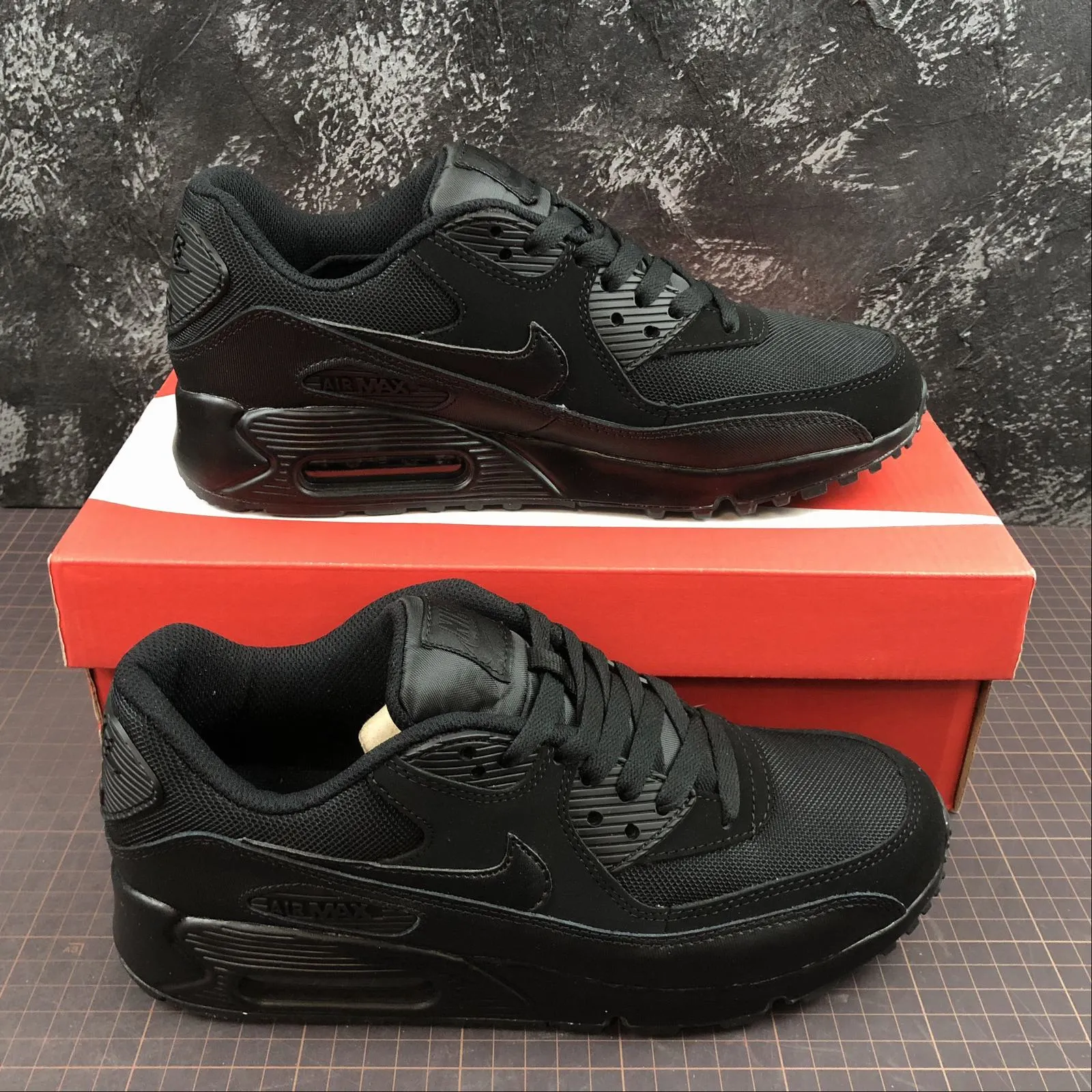 Comfort Padding treadmill shoes Air Max 90 Essential Triple Black 537384-090
