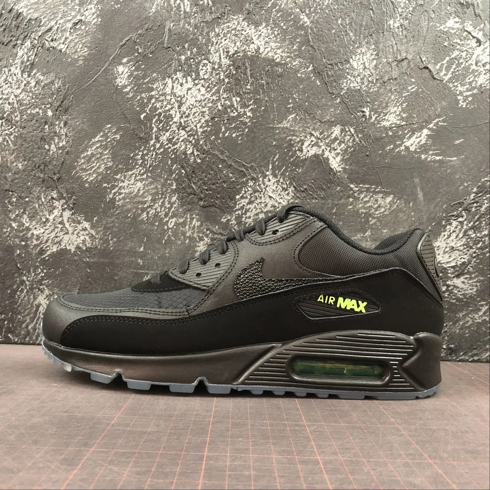 Air Max 90 Night Ops Black Volt AQ6101 001 Sunrise Run
