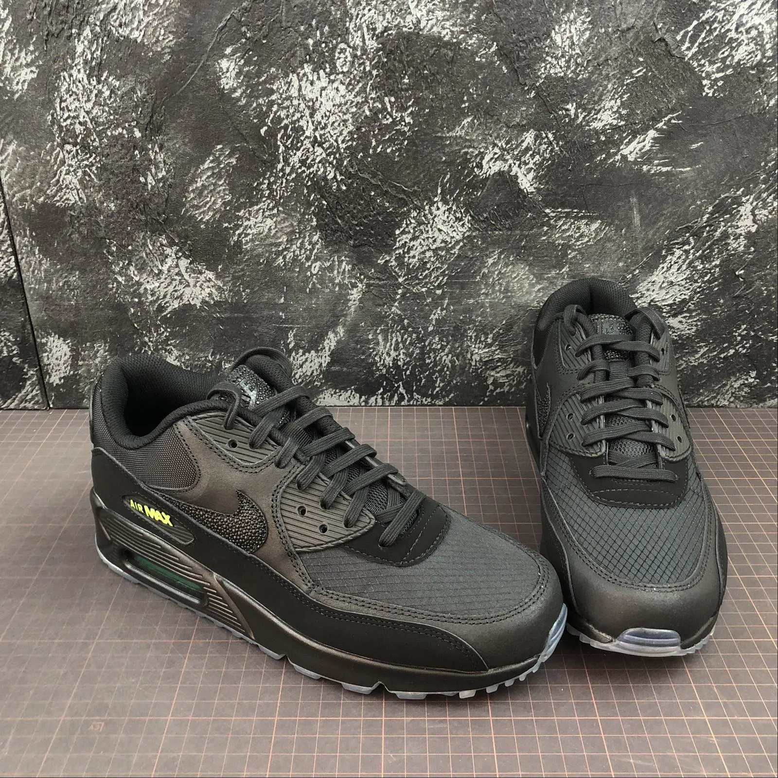Air Max 90 Night Ops Black Volt AQ6101 001 Brilliant pattern