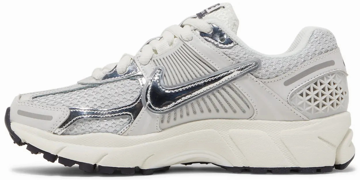 perforated - design rubber - finish - design shoes Nike Vomero 5 Photon Dust Metallic Silver