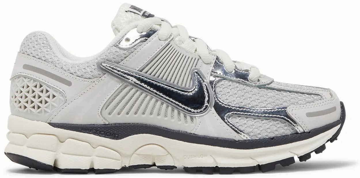 running in stadium Nike Vomero 5 Photon Dust Metallic Silver