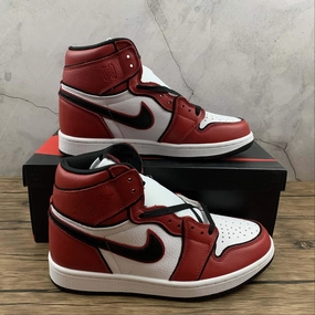 Heel Balance Air Jordan 1 Retro High OG Obsidean Blue Chill-White 555088-129