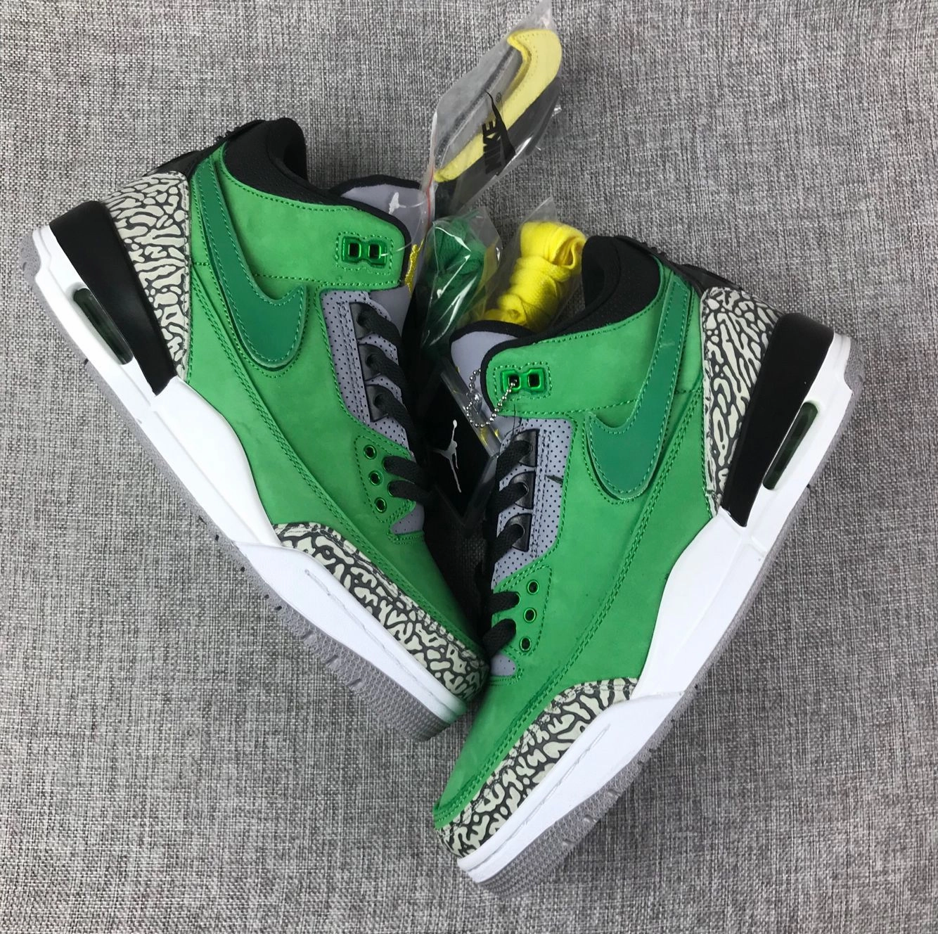 Air Jordan 3 Retro Oregon Duck AJ3-867493 Pet Walk Free Move