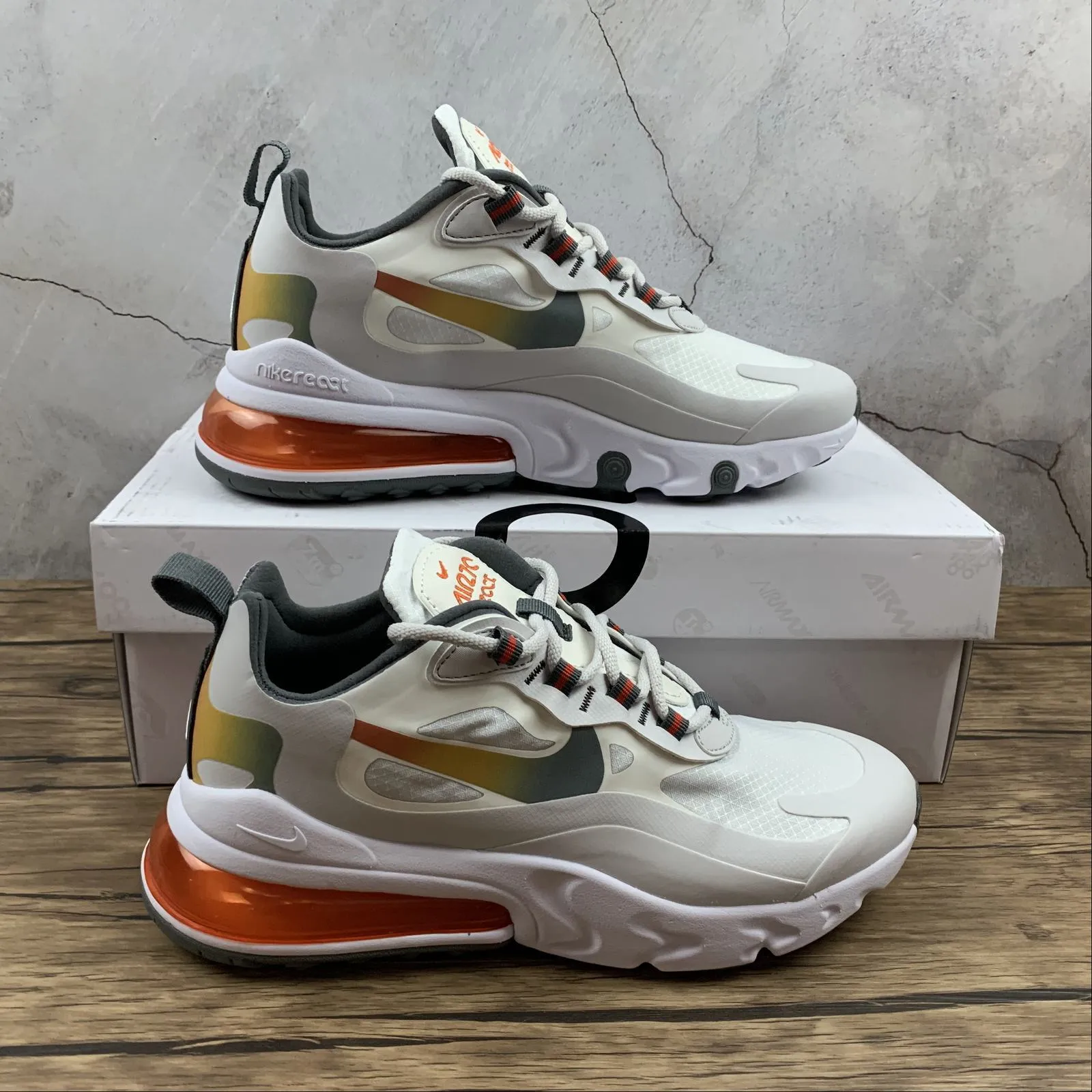 Air Max 270 React SE Summit White Metallic Gold CD6615-100 adventure running shoe allure Comfort Strap