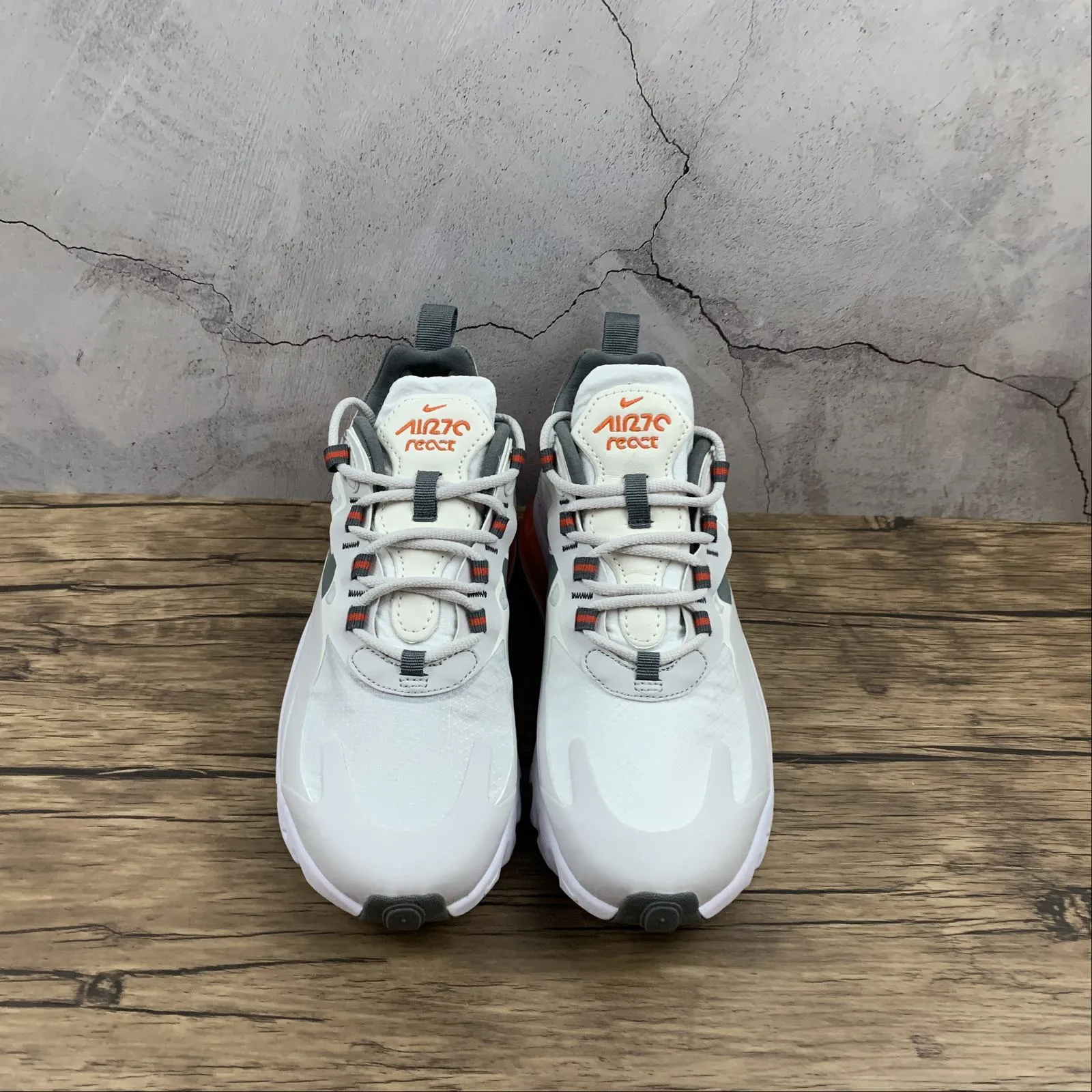 Training Ground ankle - strap shoes Air Max 270 React SE Summit White Metallic Gold CD6615-100