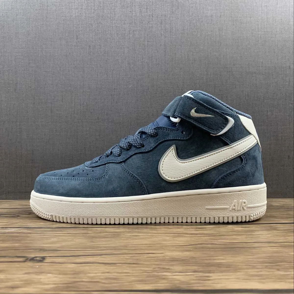Leaf Hike Clear Run Air Force 1 07 Mid Suede Navy Blue White AA1118-007
