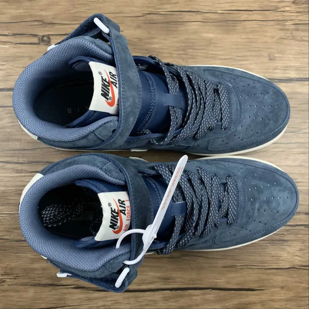 Walking Vibe Air Force 1 07 Mid Suede Navy Blue White AA1118-007