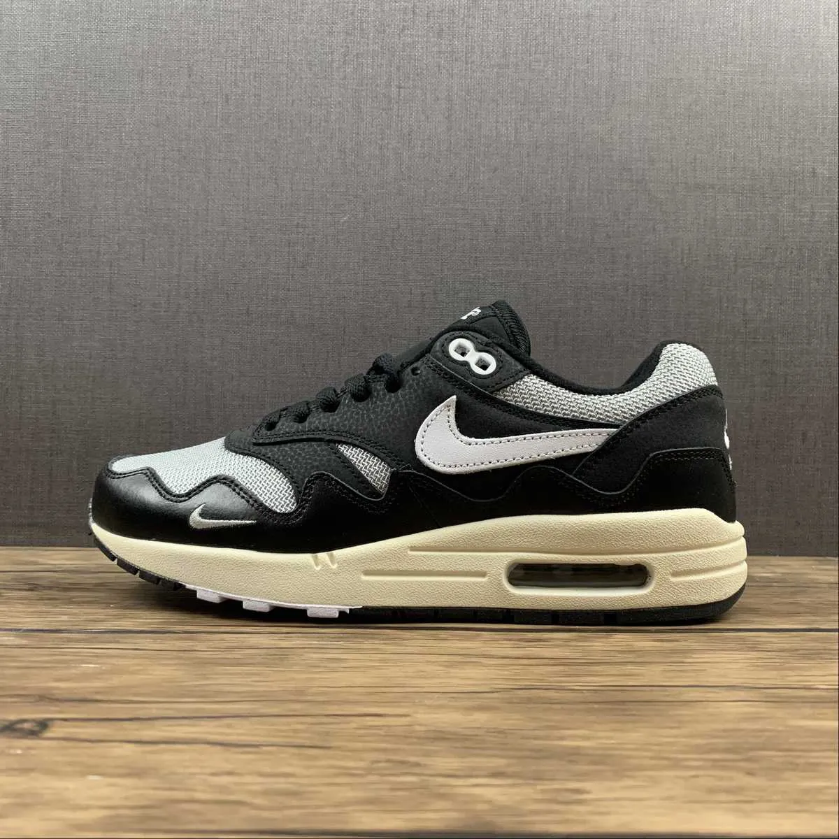hydro - resistant shoes Patta x Air Max 1 Metallic Silver White Black Coconut Milk DQ0299-001